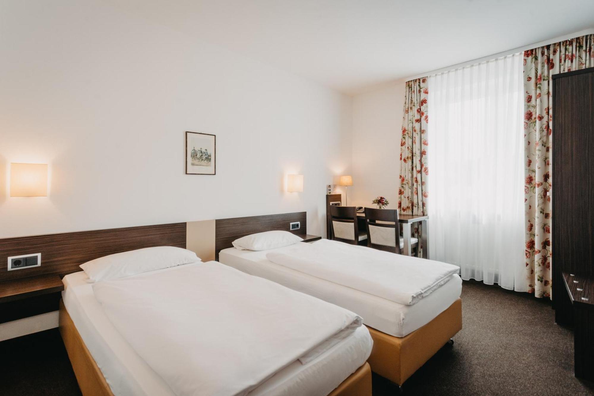 Hirschenwirt Hotel Eichstatt Ngoại thất bức ảnh